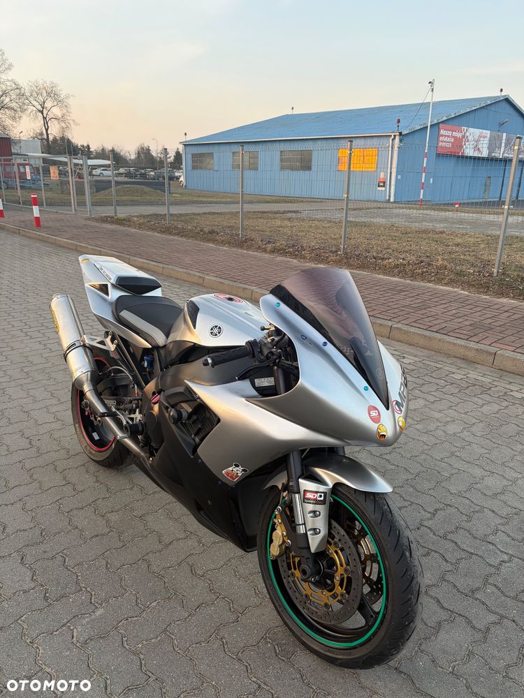Yamaha R1 - 2
