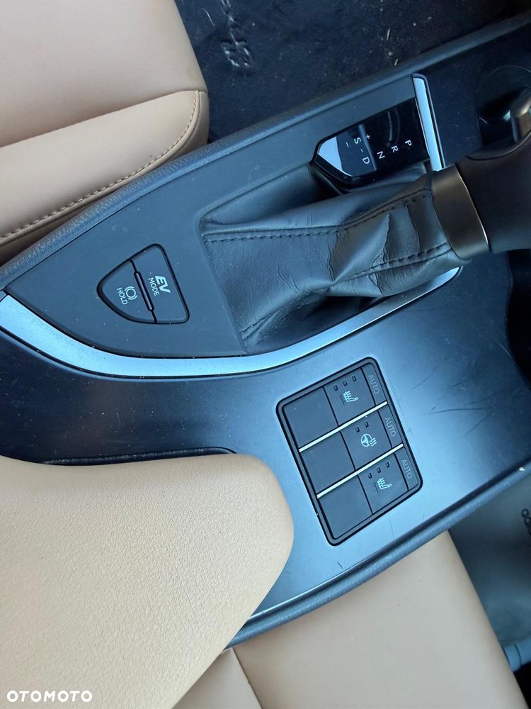 Lexus UX - 2