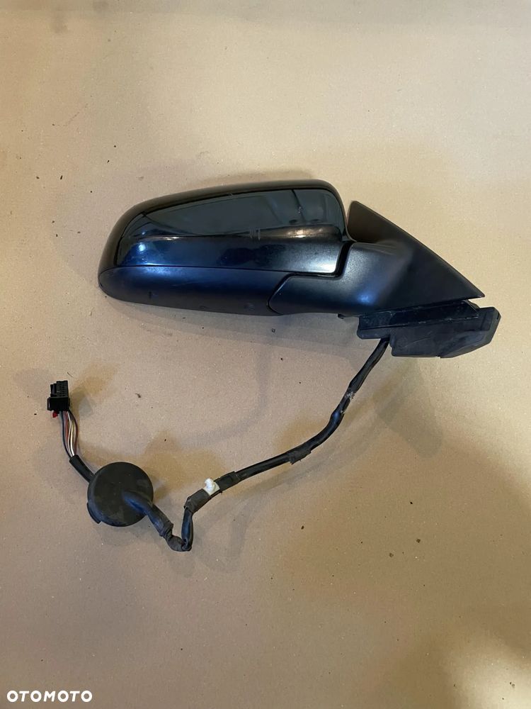 Lusterko Prawe Audi A3 8P SportBack 5 PIN - 1