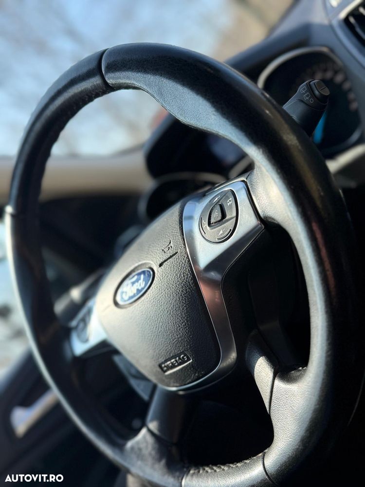 Ford Kuga 2.0 TDCi Powershift 4WD Titanium - 28