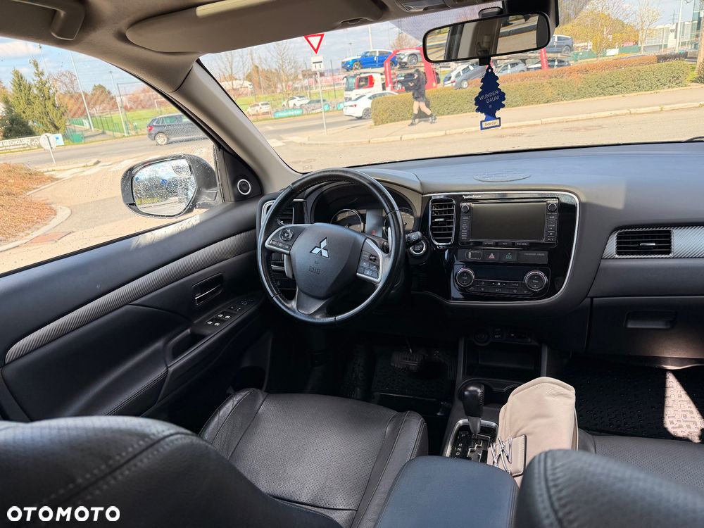Mitsubishi Outlander - 6