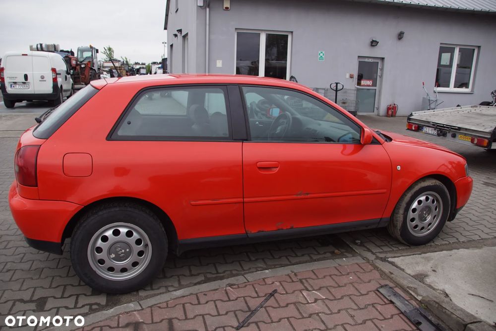 Auto na części - Audi A3 8L 1.6 8V 101 KM APF DUU LY3F 2000R Silnik Skrzynia Drzwi Maska Błotnik Klapa Lampa Lusterko Klamka Szyba Deska Kokpit Sterownik Moduł Czujnik Licznik Panel Kierownica - 6
