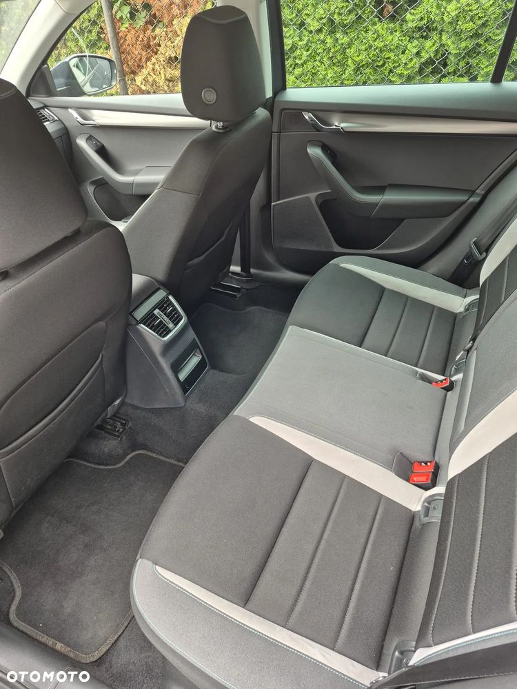 Skoda Octavia 1.4 TSI Joy - 23