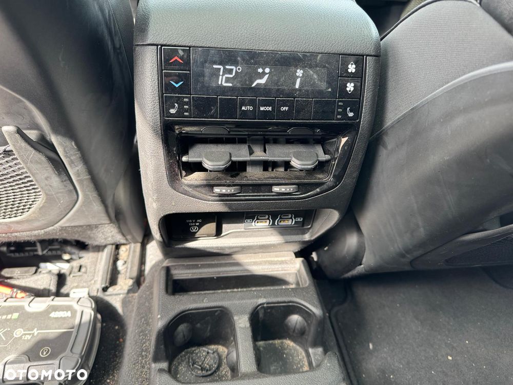 Jeep Grand Cherokee - 24