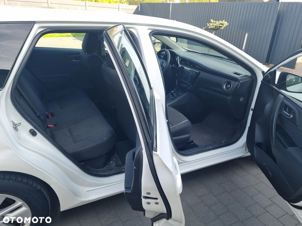 Toyota Auris Hybrid 135 Active - 23