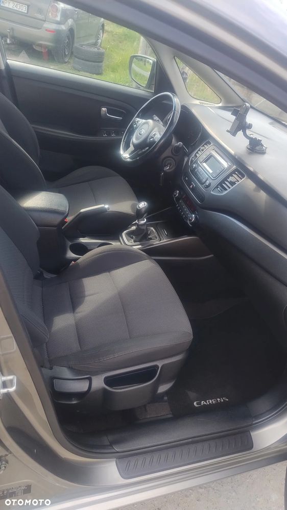 Kia Carens 1.7 CRDi XL 7os - 11