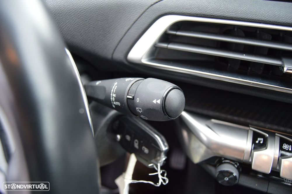 Peugeot 5008 1.2 PureTech Allure EAT6 - 43