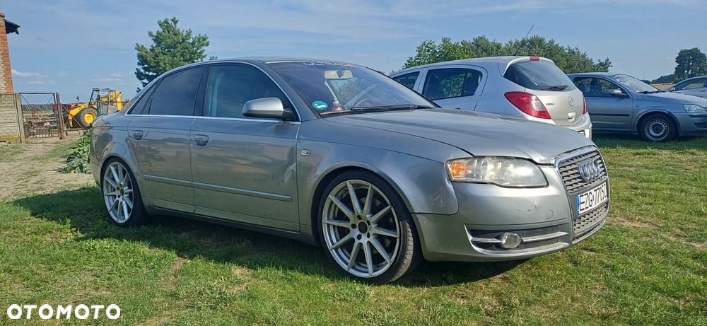 Audi A4 Limousine - 1