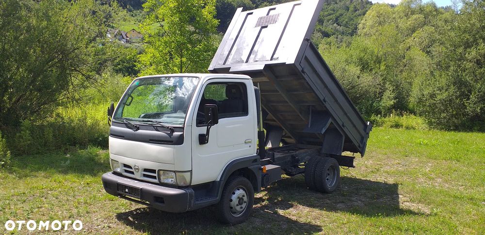 Nissan Cabstar - 1