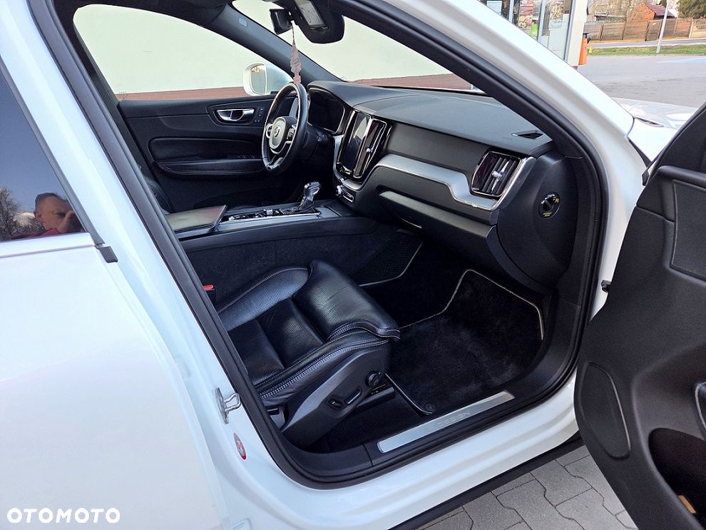 Volvo XC 60 D4 AWD R-Design - 12