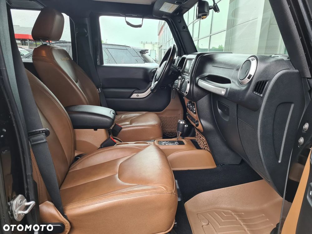 Jeep Wrangler 3.6 Unlim Sahara - 16