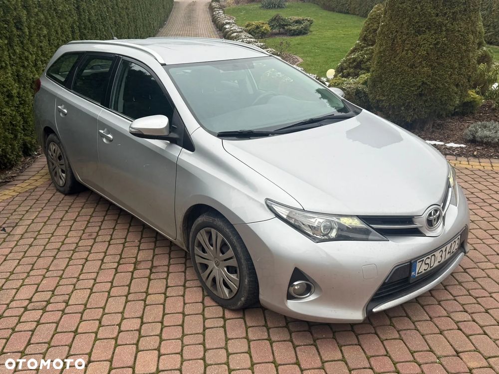 Toyota Auris 1.4 D-4D Luna - 2