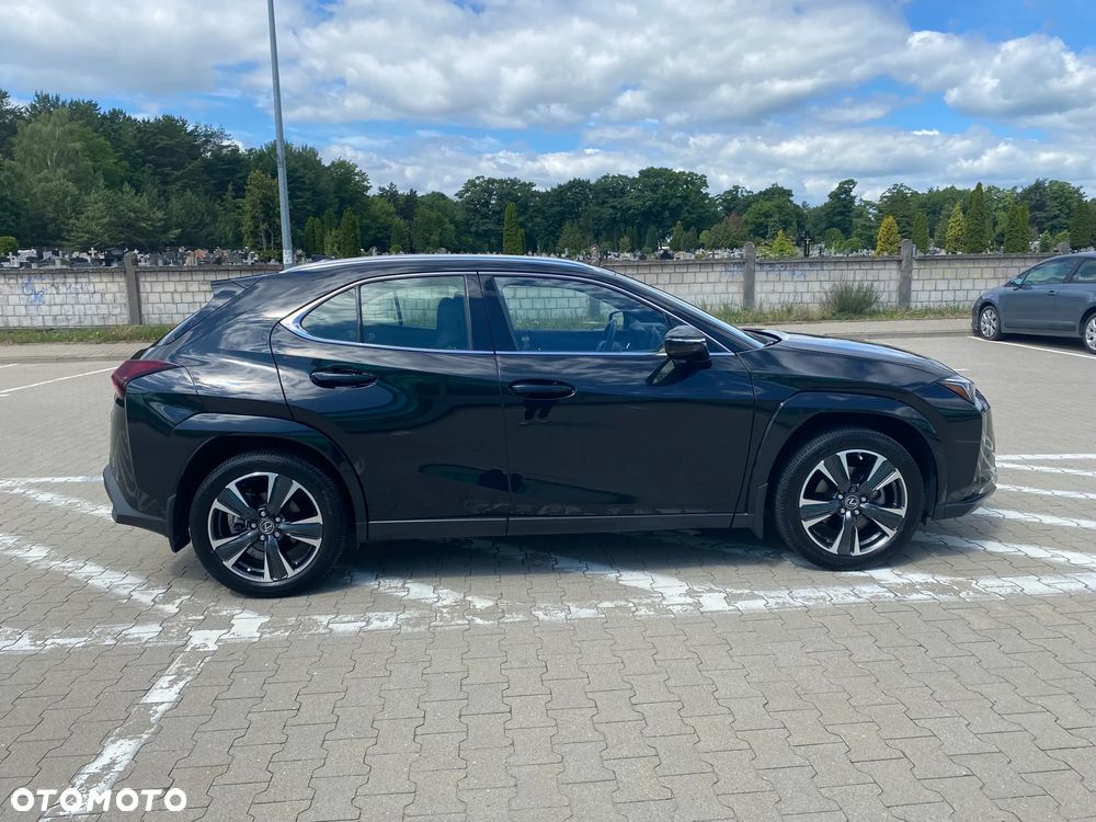 Lexus UX - 4