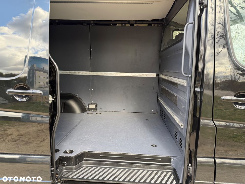 Mercedes-Benz Sprinter - 11