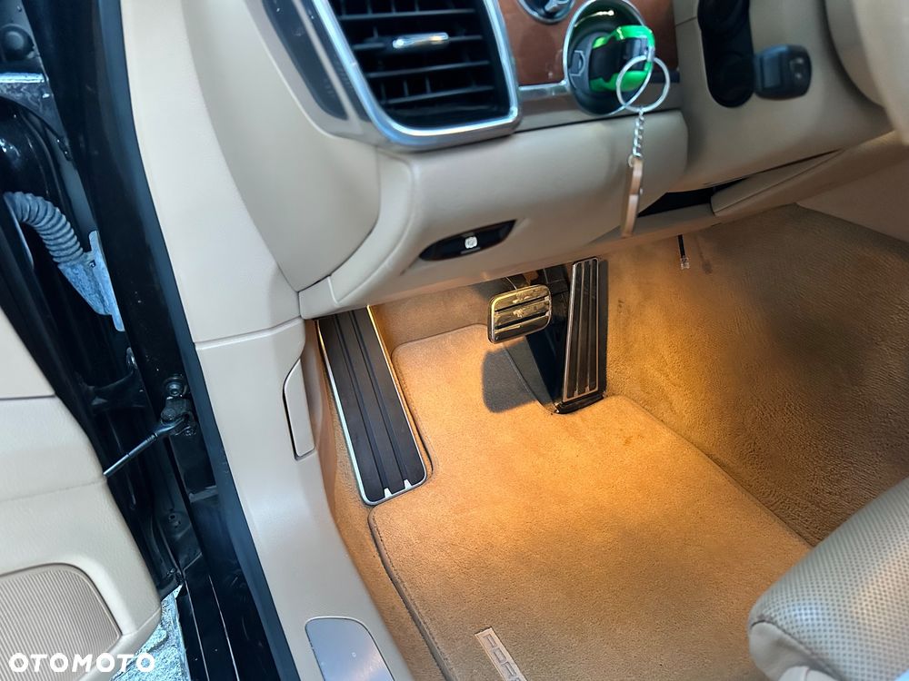 Porsche Panamera 4 PDK - 25
