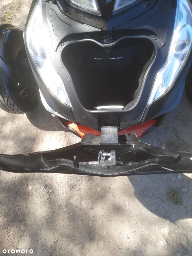 Can-Am Spyder - 14