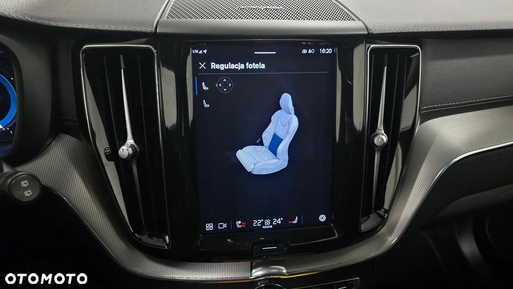 Volvo XC 60 B5 D AWD Ultimate Dark - 36