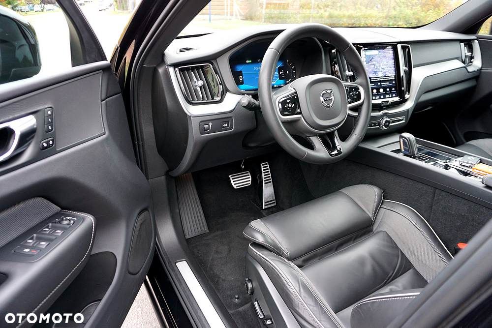 Volvo XC 60 B4 D Plus Dark - 23