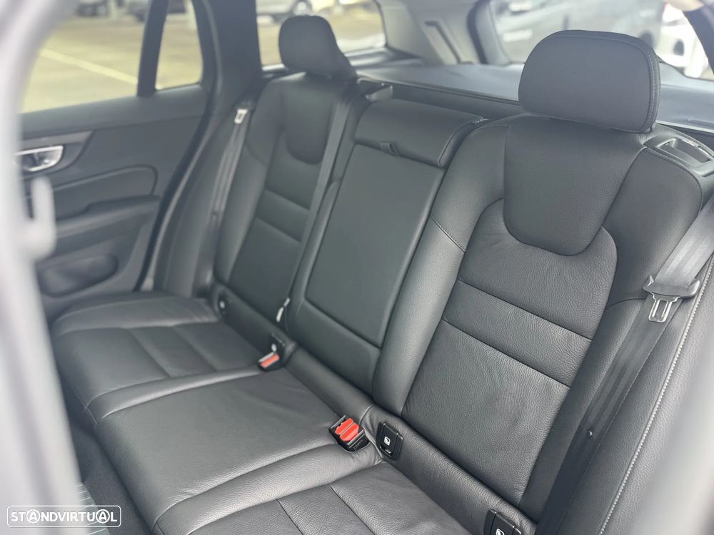 Volvo V60 2.0 T6 AWD TE Plus Dark - 18