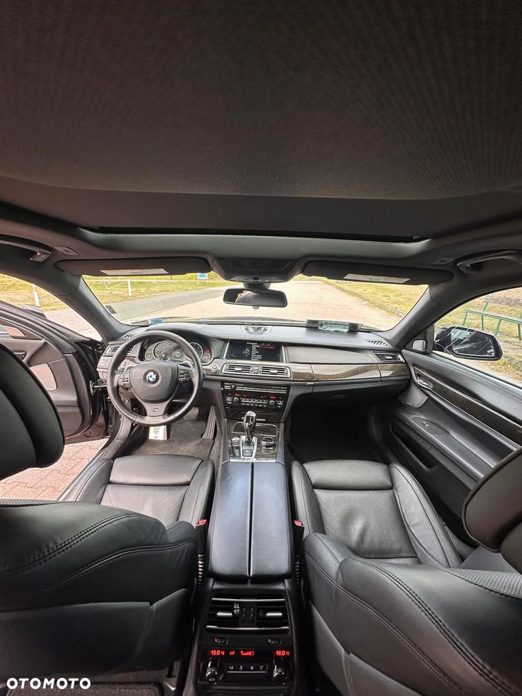 BMW Seria 7 750Li - 12