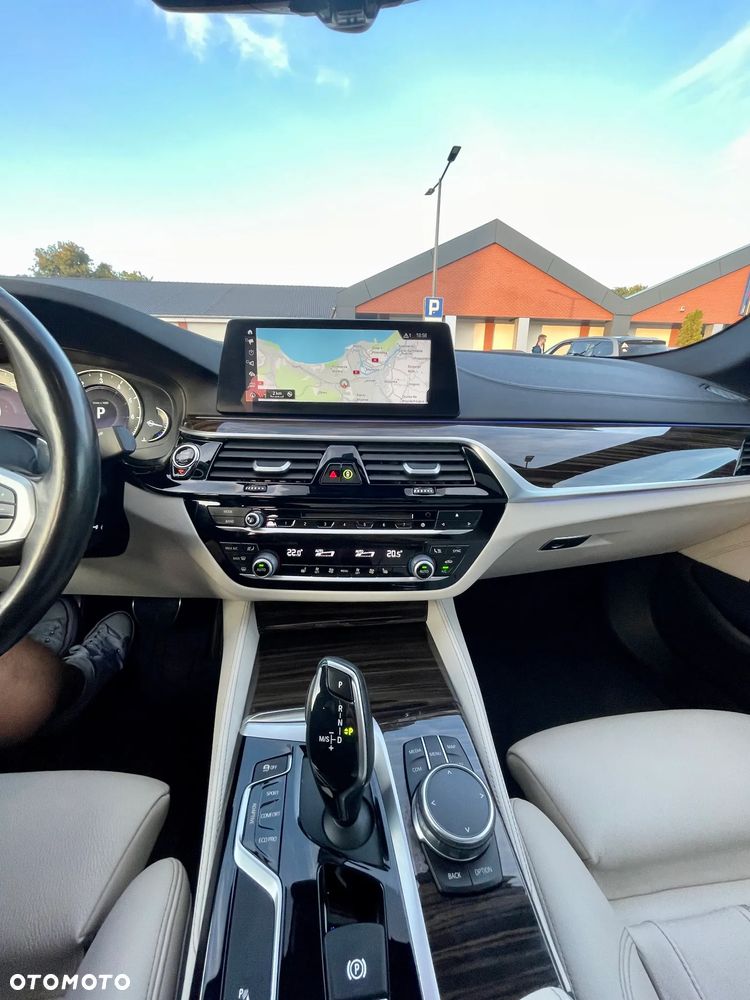 BMW Seria 5 M550i xDrive - 15