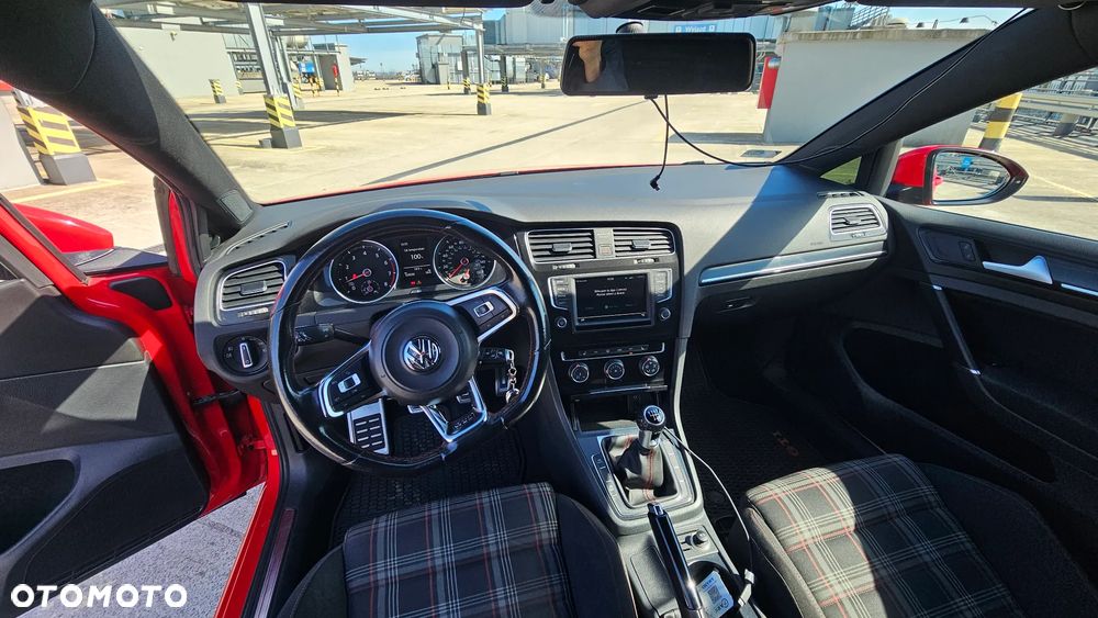 Volkswagen Golf - 27