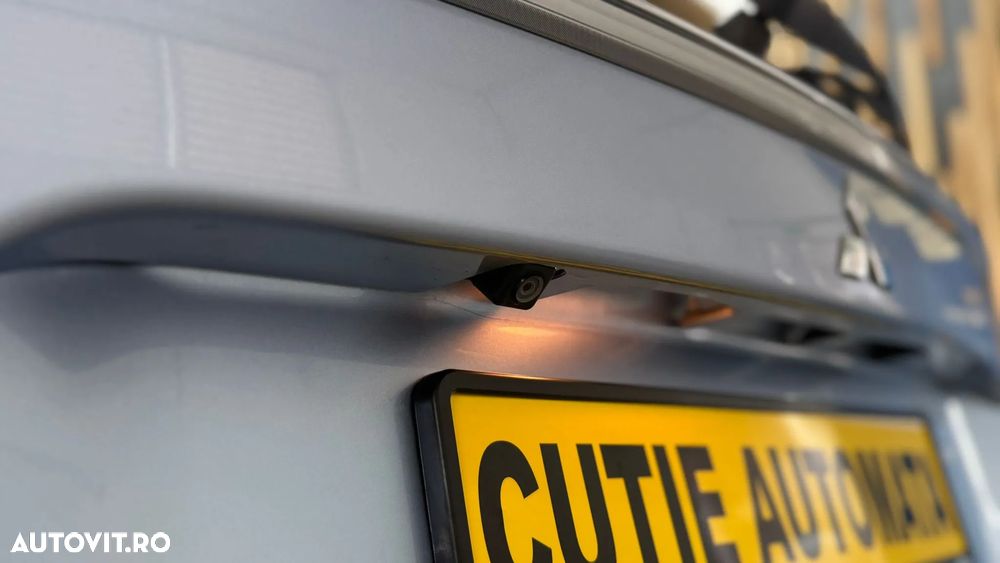 Mitsubishi Outlander 2.0 4WD Plug-In Hybrid - 30