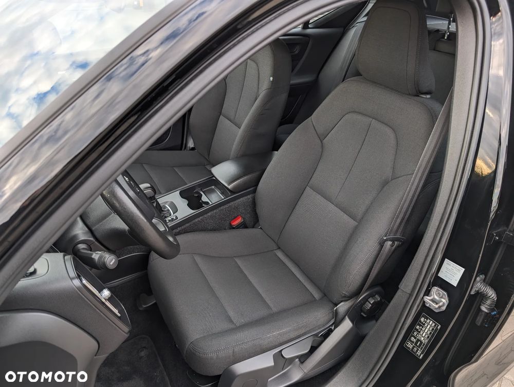 Volvo XC 40 T3 Momentum - 23