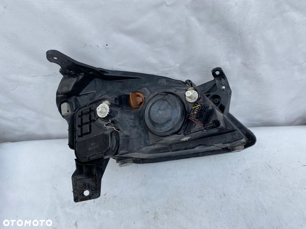 lampa opel tigra II lewa EU cała - 3