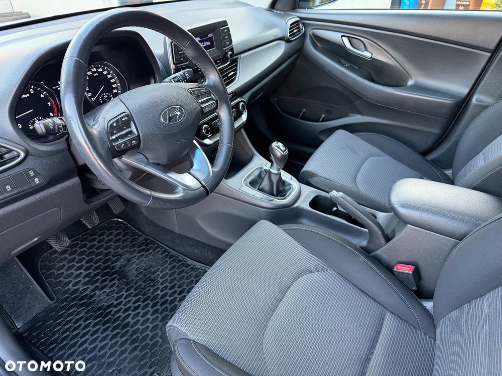 Hyundai i30 1.5 DPI Classic + - 8