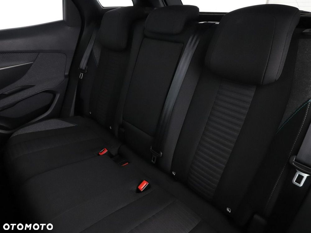 Peugeot 3008 1.2 PureTech Active S&S EAT8 - 18