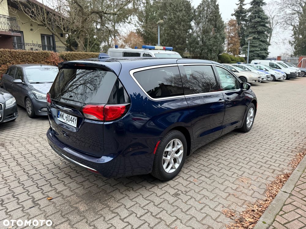 Chrysler Pacifica - 5