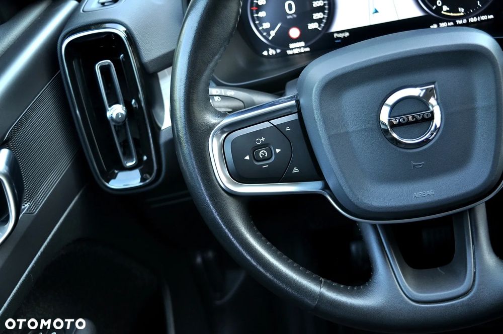 Volvo XC 40 D3 Momentum Pro - 35