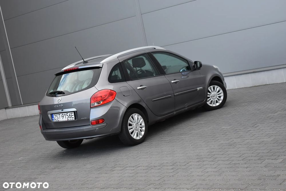 Renault Clio - 23