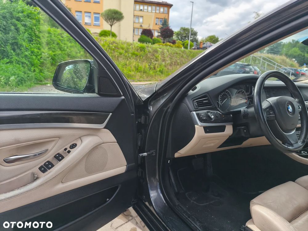 BMW Seria 5 525d xDrive Sport-Aut Luxury Line - 37