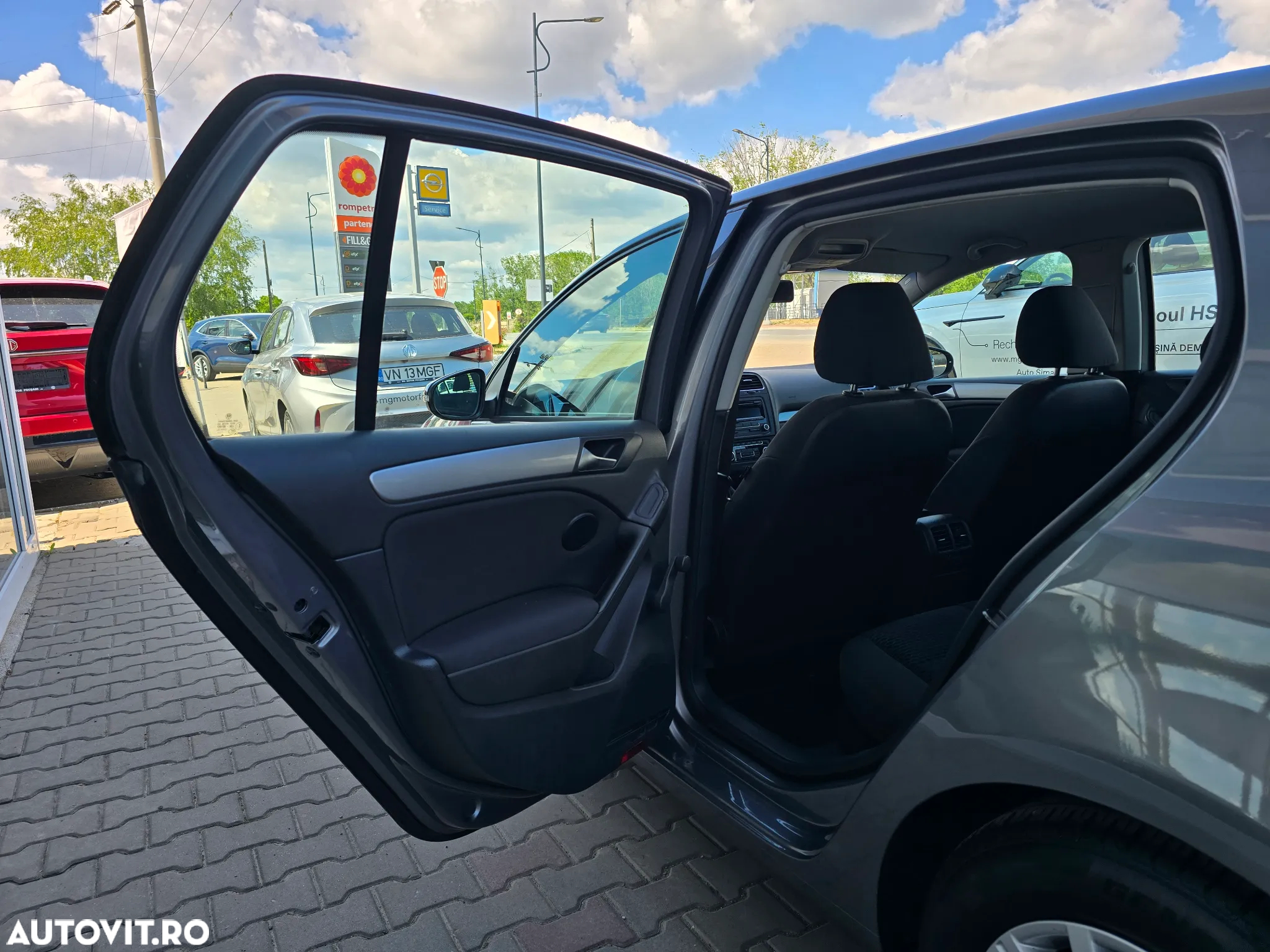Volkswagen Golf - 14