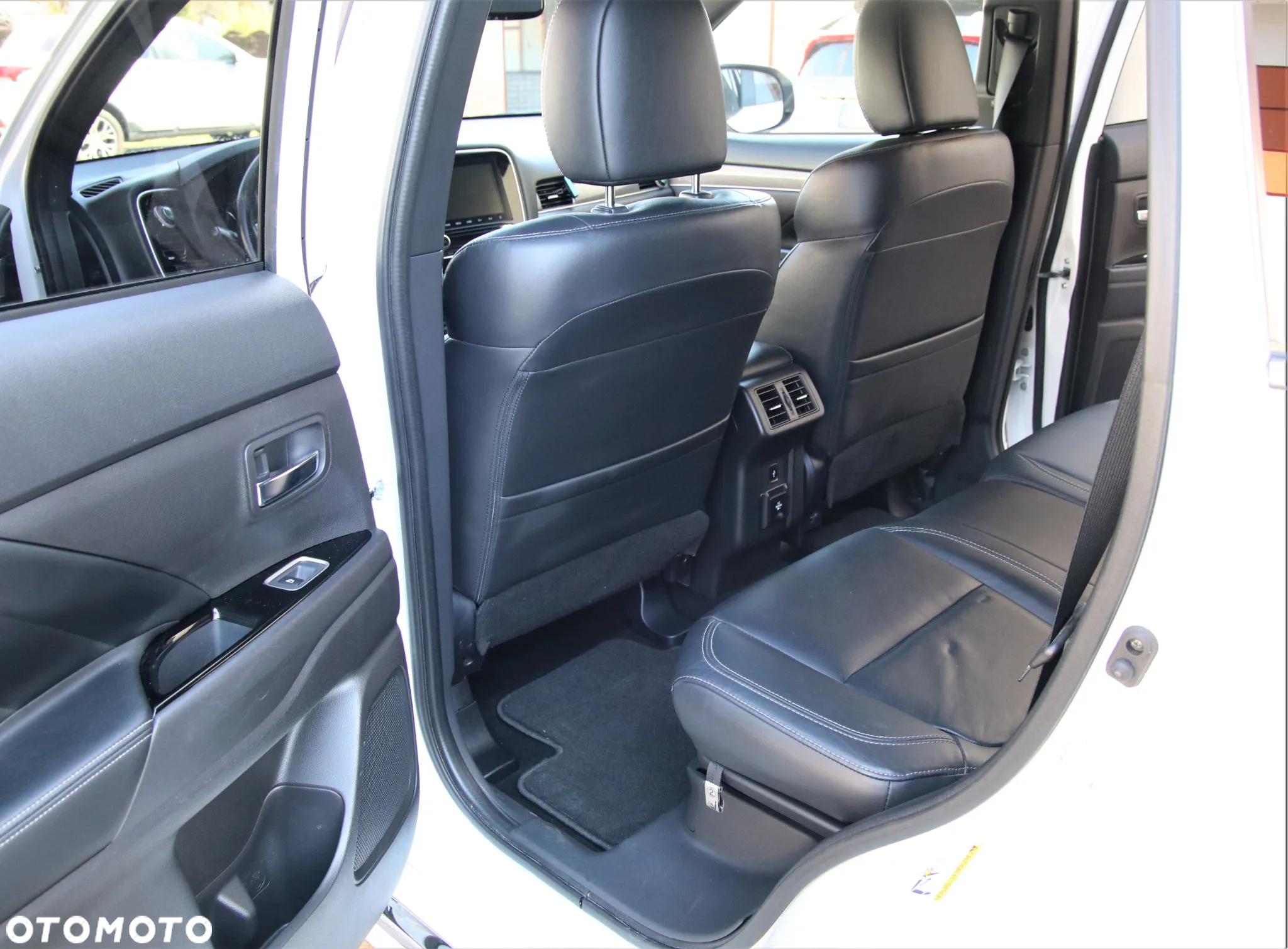 Mitsubishi Outlander 2.0 4WD Plug-In Hybrid - 22