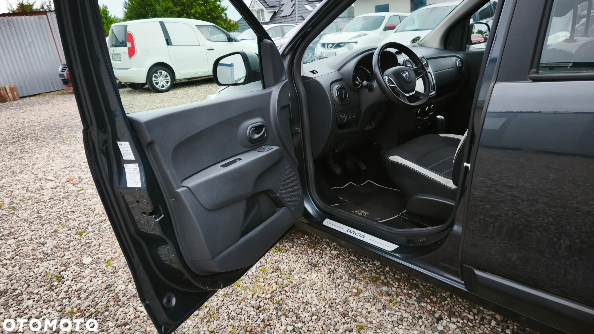 Dacia Lodgy SCe 100 Stepway - 14