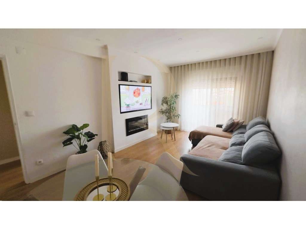 Apartamento T3 com elevador, marquise e arrecadação no Fogueteiro - Grande imagem: 3/24