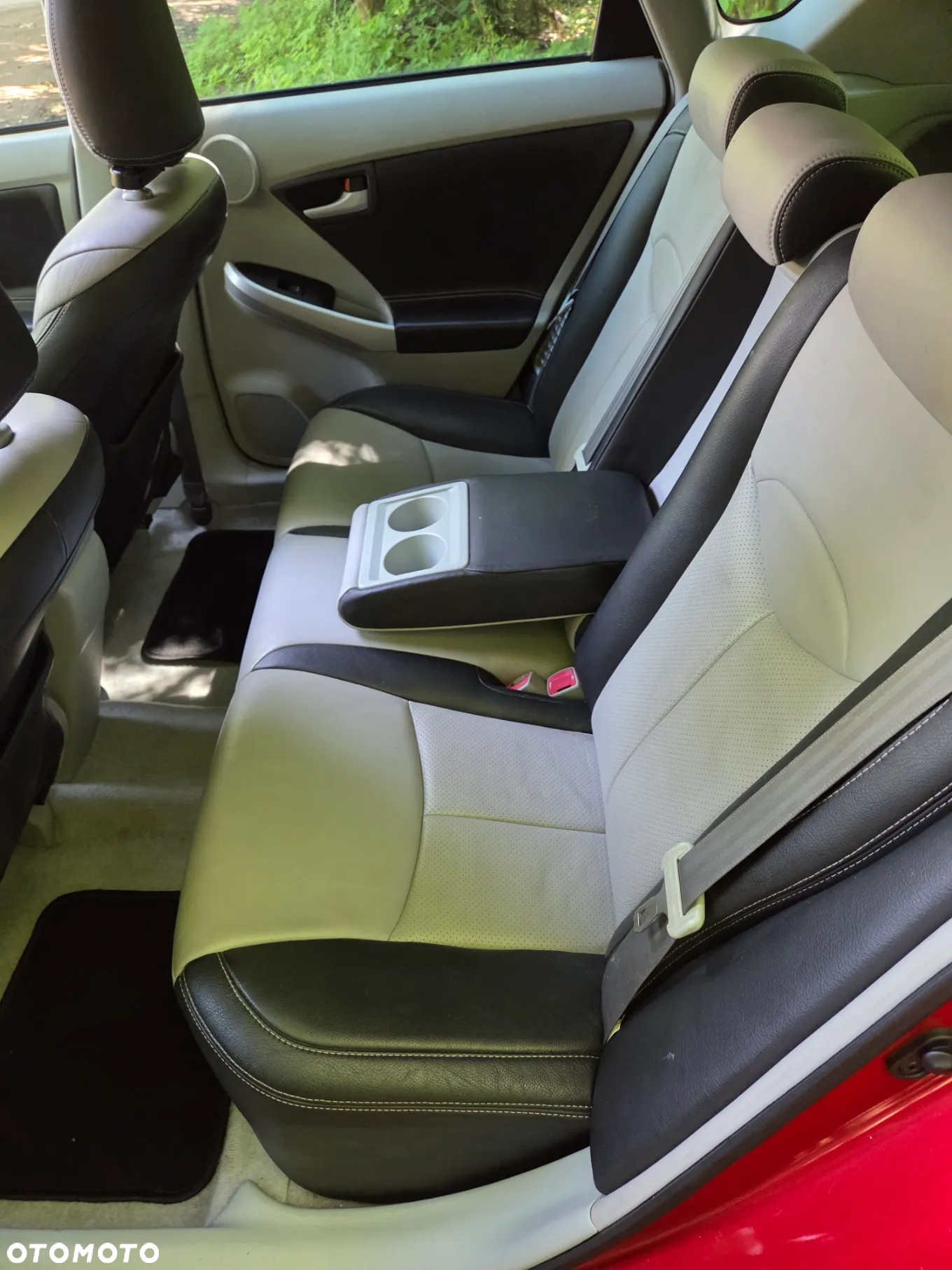 Toyota Prius (Hybrid) Executive - 13