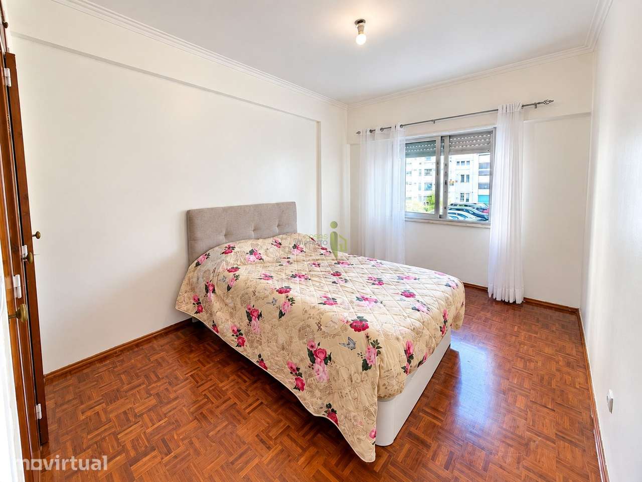 Apartamento T2 com Varanda, Elevador  | Junto a Comércio, Escolas e Tr - Grande imagem: 3/28