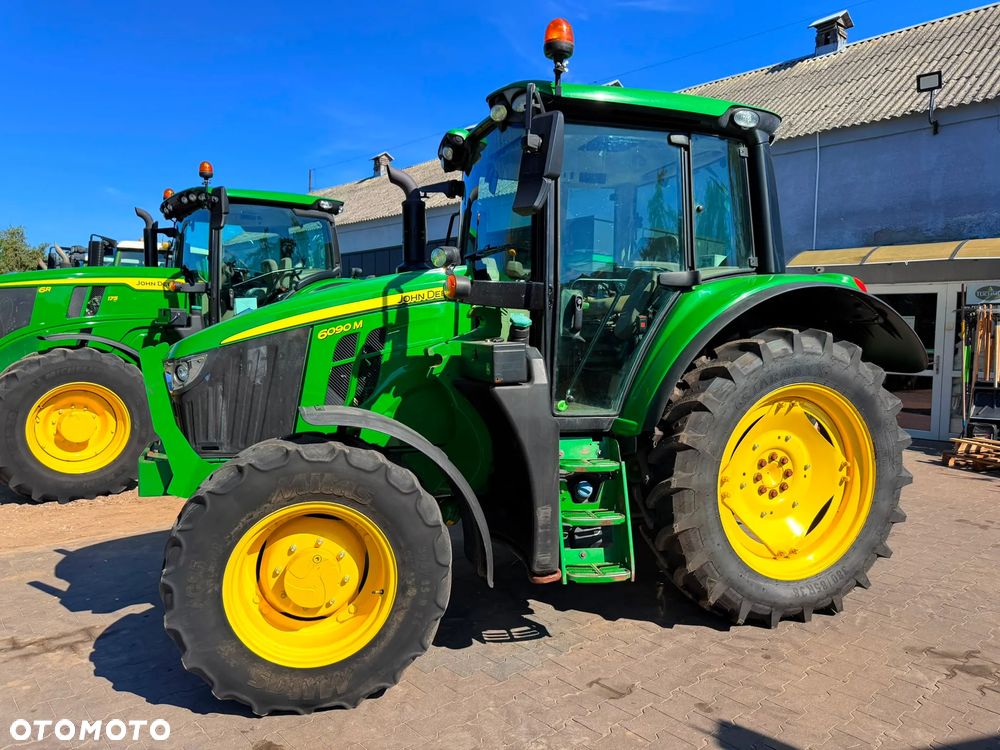 John Deere 6090M - 5