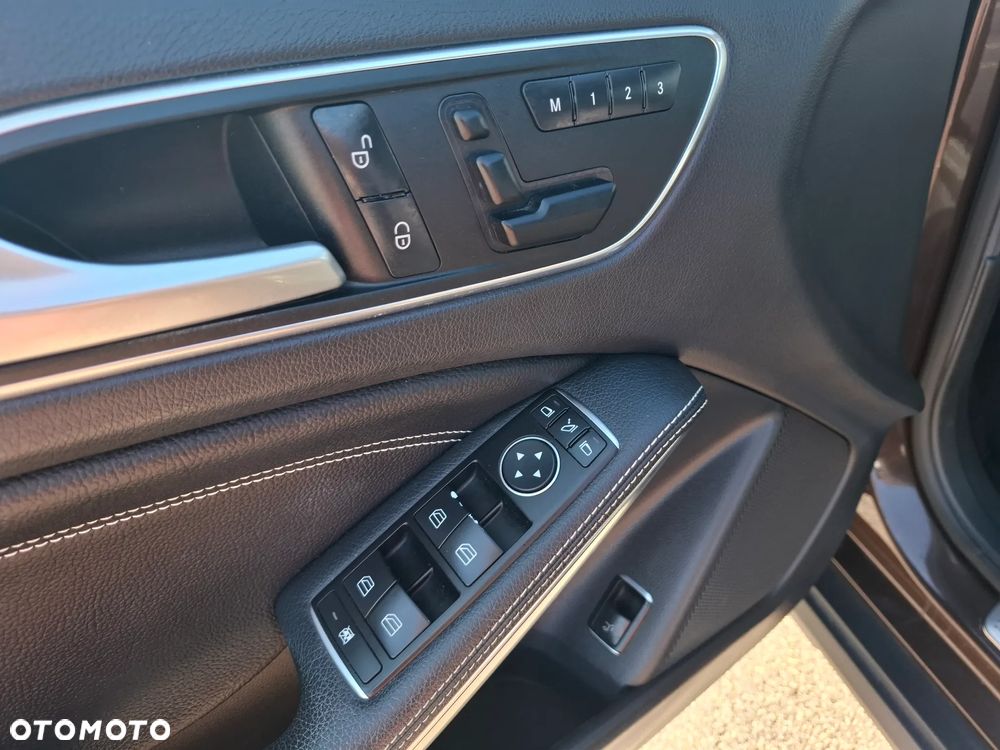 Mercedes-Benz GLA 250 7G-DCT - 12