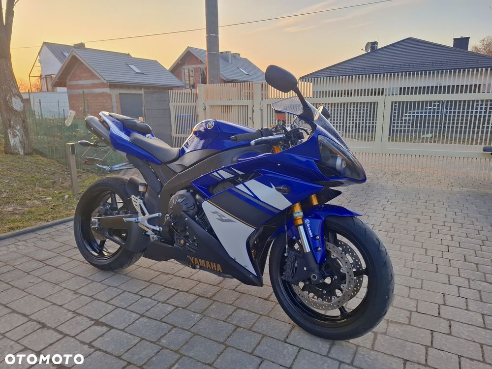 Yamaha R1 - 12