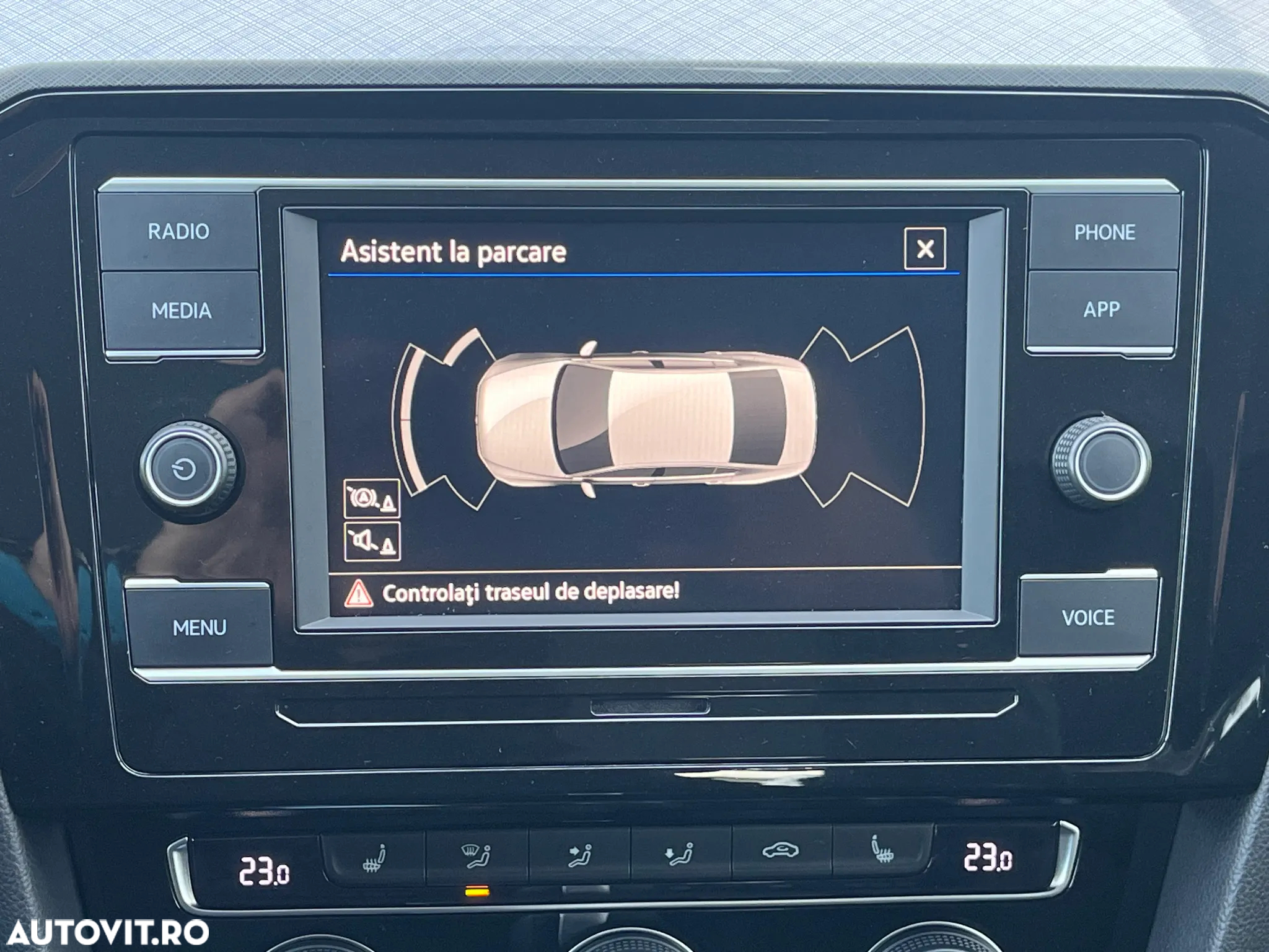 Volkswagen Passat 2.0 TDI DSG Comfortline - 18