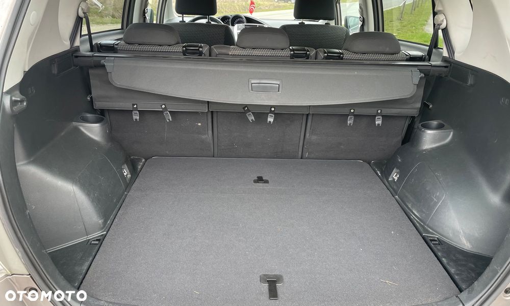 Toyota Verso 1.6 D-4D Premium - 24