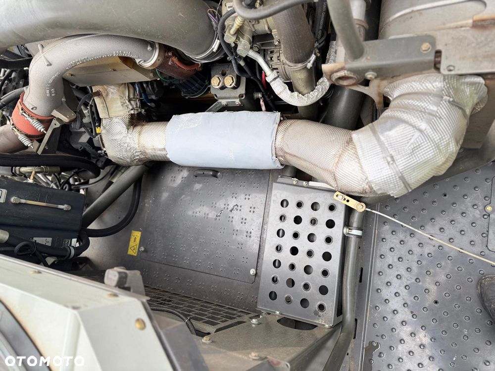 Claas Lexion 750TT z hederem - 12