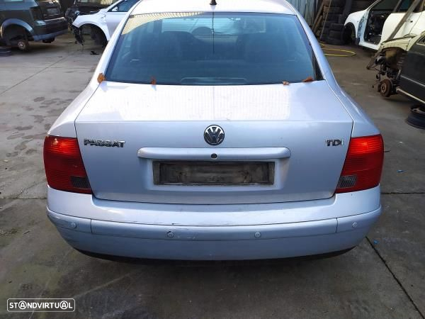 Para Peças Volkswagen Passat (3B2) - 3