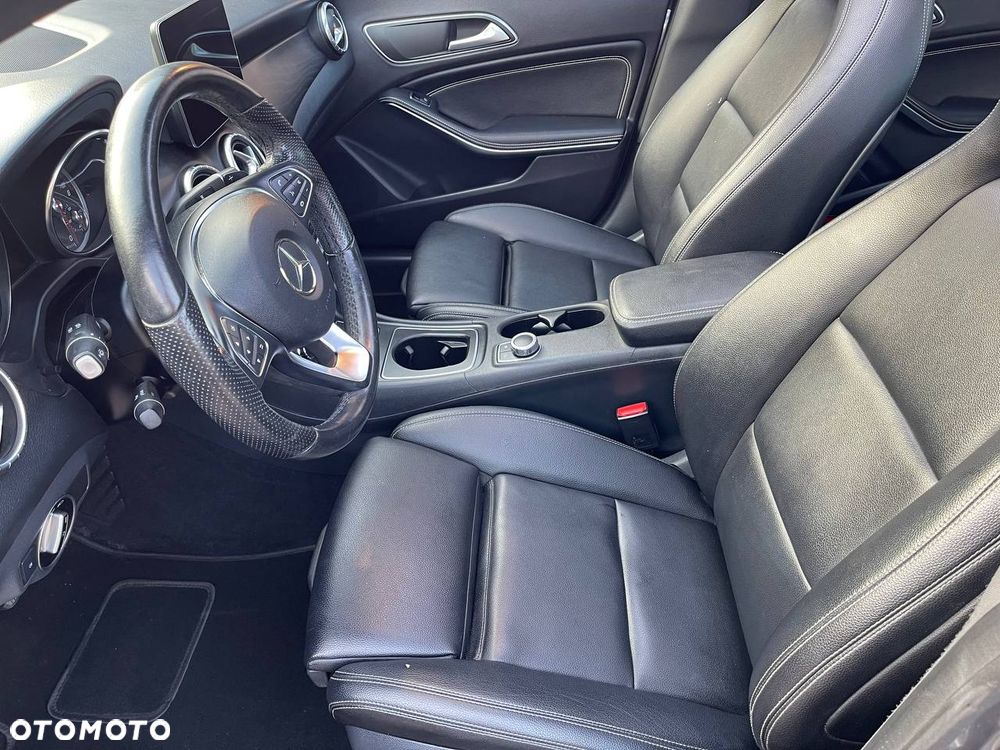 Mercedes-Benz CLA 250 4Matic 7G-DCT AMG Line - 11