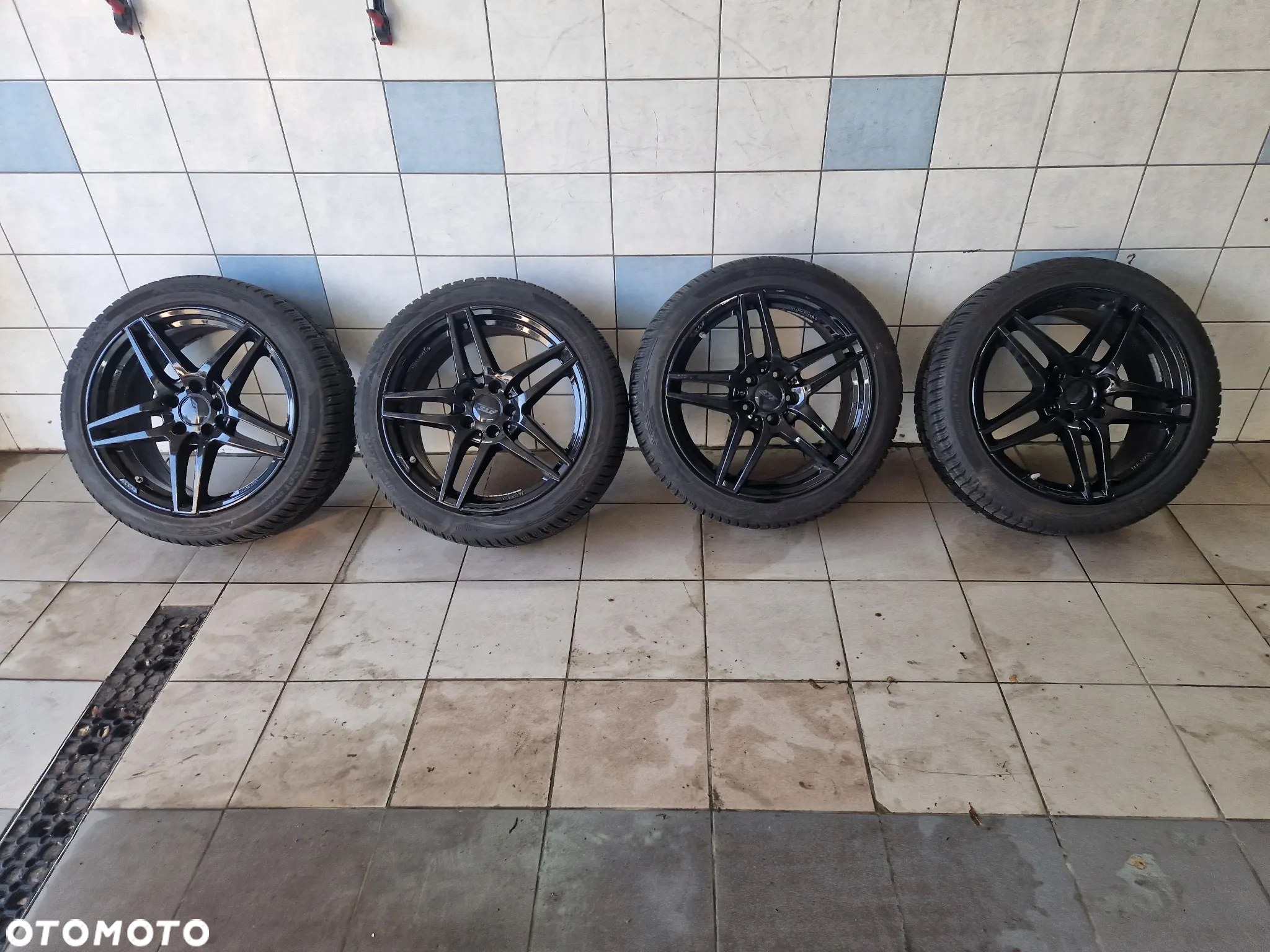 Mercedes-Benz CLA 220 4-Matic Edition 1 7G-DCT - 23